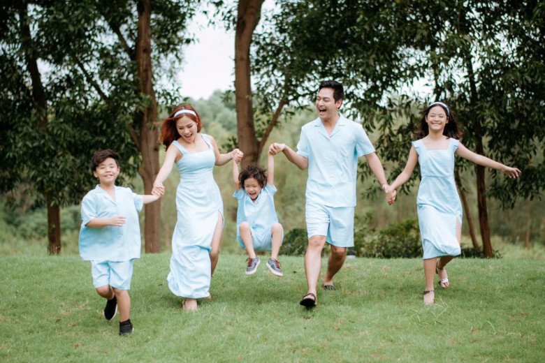 Bé Bo amp;#34;Bố ơi mình đi đâu thếamp;#34; tái xuất xinh đẹp, cả dàn sao xuýt xoa: MC Phan Anh chưa muốn con có bạn trai - 14