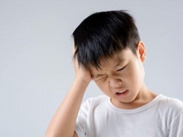 Con trai 7 tuổi nôn ói khi ngủ dậy, mẹ tưởng thiếu canxi, BS chỉ ra sai lầm của nhiều bố mẹ vào buổi tối