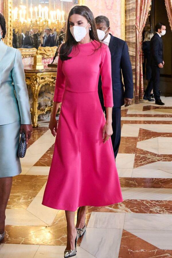 Mê diện đồ màu hồng, Hoàng hậu mặc đẹp hơn Kate Middleton khẳng định đẳng cấp sang nhưng không amp;#34;sếnamp;#34; - 5