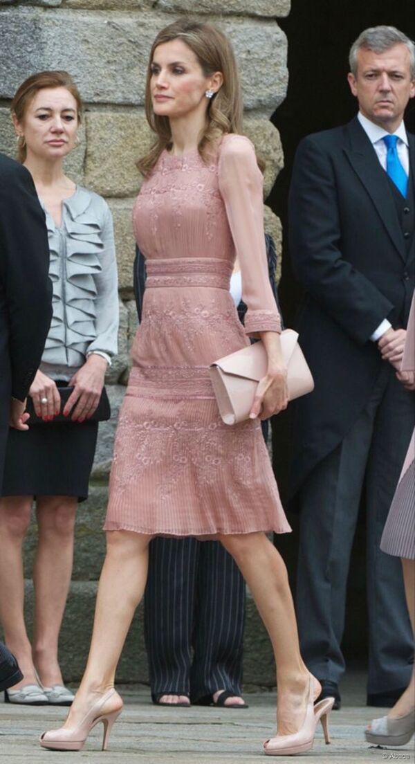 Mê diện đồ màu hồng, Hoàng hậu mặc đẹp hơn Kate Middleton khẳng định đẳng cấp sang nhưng không amp;#34;sếnamp;#34; - 7