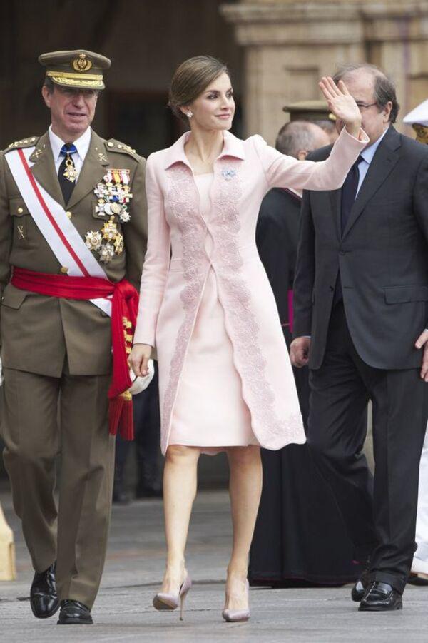 Mê diện đồ màu hồng, Hoàng hậu mặc đẹp hơn Kate Middleton khẳng định đẳng cấp sang nhưng không amp;#34;sếnamp;#34; - 1