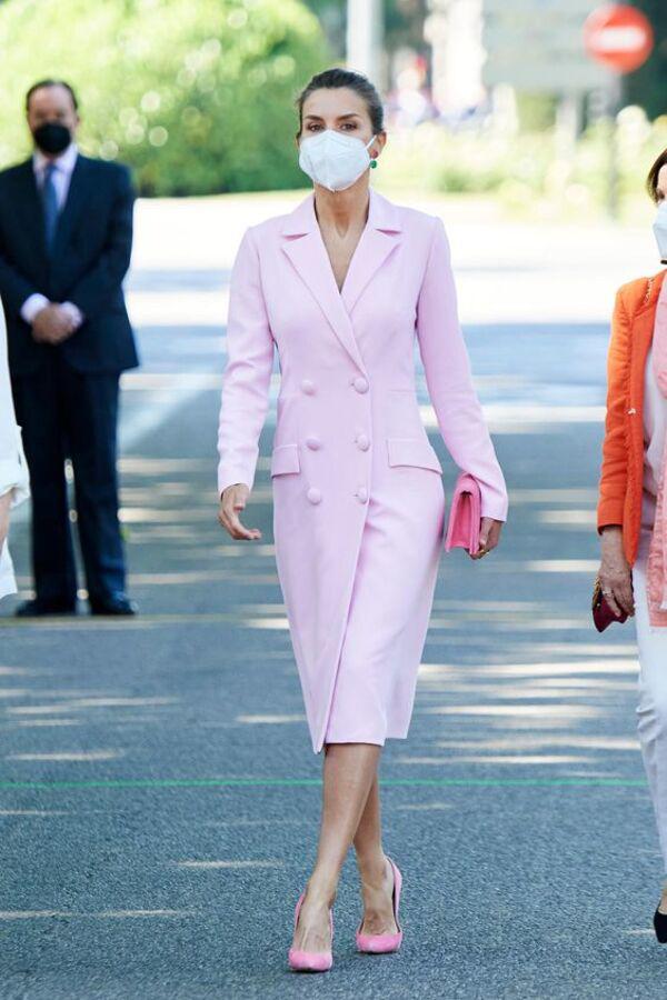 Mê diện đồ màu hồng, Hoàng hậu mặc đẹp hơn Kate Middleton khẳng định đẳng cấp sang nhưng không amp;#34;sếnamp;#34; - 3
