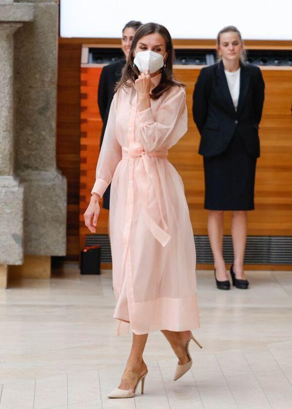 Mê diện đồ màu hồng, Hoàng hậu mặc đẹp hơn Kate Middleton khẳng định đẳng cấp sang nhưng không amp;#34;sếnamp;#34; - 11