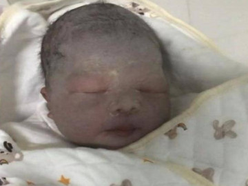 Thấy con sinh ra đen nhẻm xấu xí, ông bố bí mật đi xét nghiệm ADN, nhận kết quả liền cười khổ