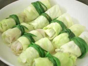 Nghe hàng xóm, mẹ tôi kiêng ăn rau cải vì mắc bệnh tuyến giáp, điều này có đúng không?