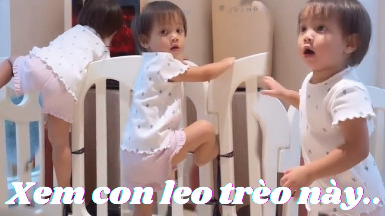 View - Hồ Ngọc Hà bất lực nhìn Lisa càng lớn càng đổi tính, leo trèo như người nhện, Leon lóp ngóp bò bên dưới