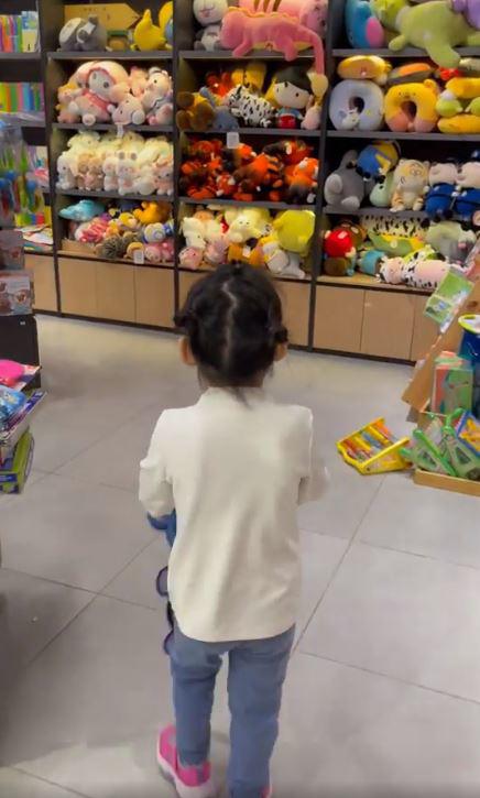 Con gái Phượng Chanel và Quách Ngọc Ngoan 4 tuổi sống trong biệt phủ triệu đô, đi siêu thị mua đồ không nhìn giá - 14
