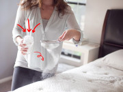 Chăn gối mùa nồm hôi mốc khó chịu, rắc nắm bột “trắng trắng” dễ tìm chăn gối thơm mát, dễ chịu tức thì