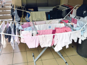 Giặt và phơi quần áo tưởng đơn giản, rất nhiều người làm không đúng khiến quần áo lâu khô, bốc mùi khó chịu