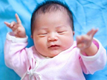 Bố đặt tên vừa ngắn vừa hay cho con gái, khi đi học cô giáo không dám gọi vì xấu hổ thay