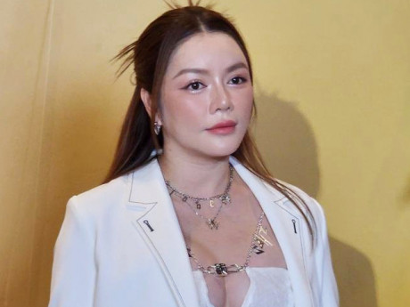 Hết bị chê già, Lý Nhã Kỳ "nổi đóa" khi anti-fan "mỉa mai" chuyện không chồng con