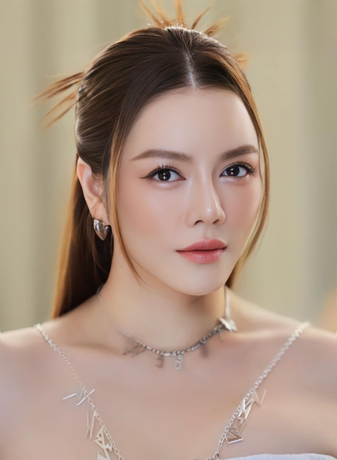 Đạt được thành công trong sự nghiệp, Lý Nhã Kỳ vẫn độc thân, chưa tính chuyện kết hôn.