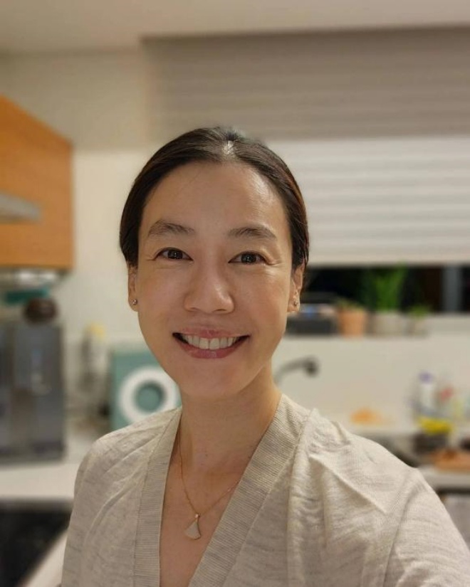 Dù vậy, nữ diễn viên không ngại chụp ảnh mặt mộc.