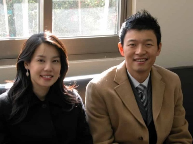 Kim Ji Ho bên ông xã Kim Ho Jin.