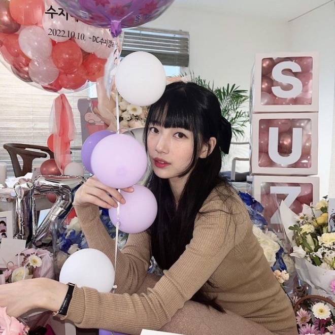 Suzy như bị thời gian bỏ quên.