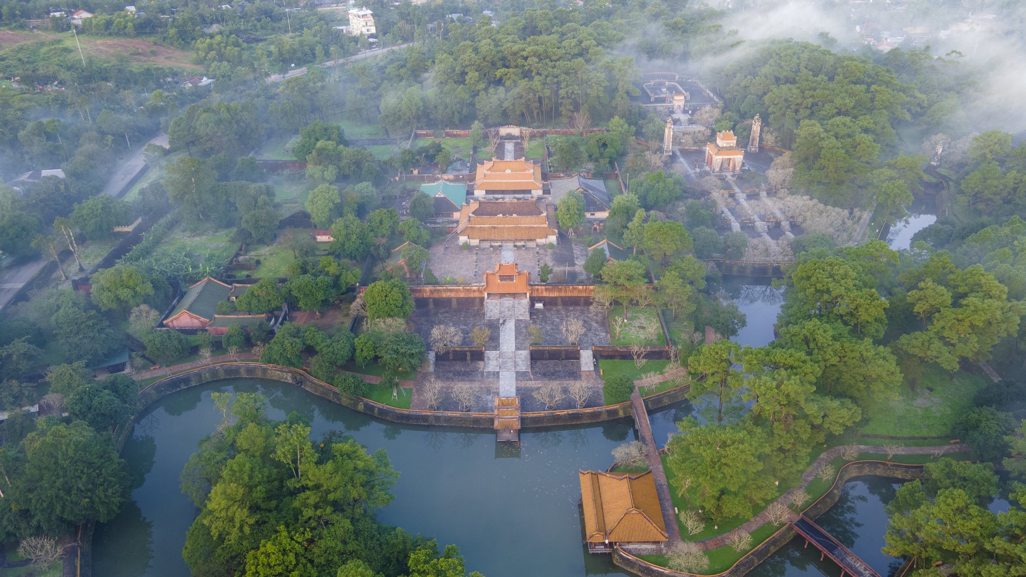 How beautiful in the misty season of Hue - 7