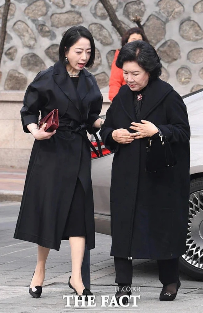 Cựu MC Noh Hyun Jung xuất hiện khiến khán giả trầm trồ.