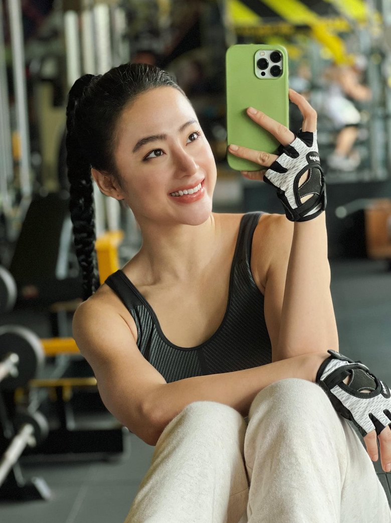 amp;#34;Nữ thần phòng gymamp;#34; mặc váy ngắn cũn đi tập tạ, vẫn vô tư không lo lộ hàng - 7