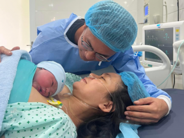 Mâu Thủy hạ sinh con đầu lòng nặng 4kg, cha đứa trẻ lần đầu lộ diện