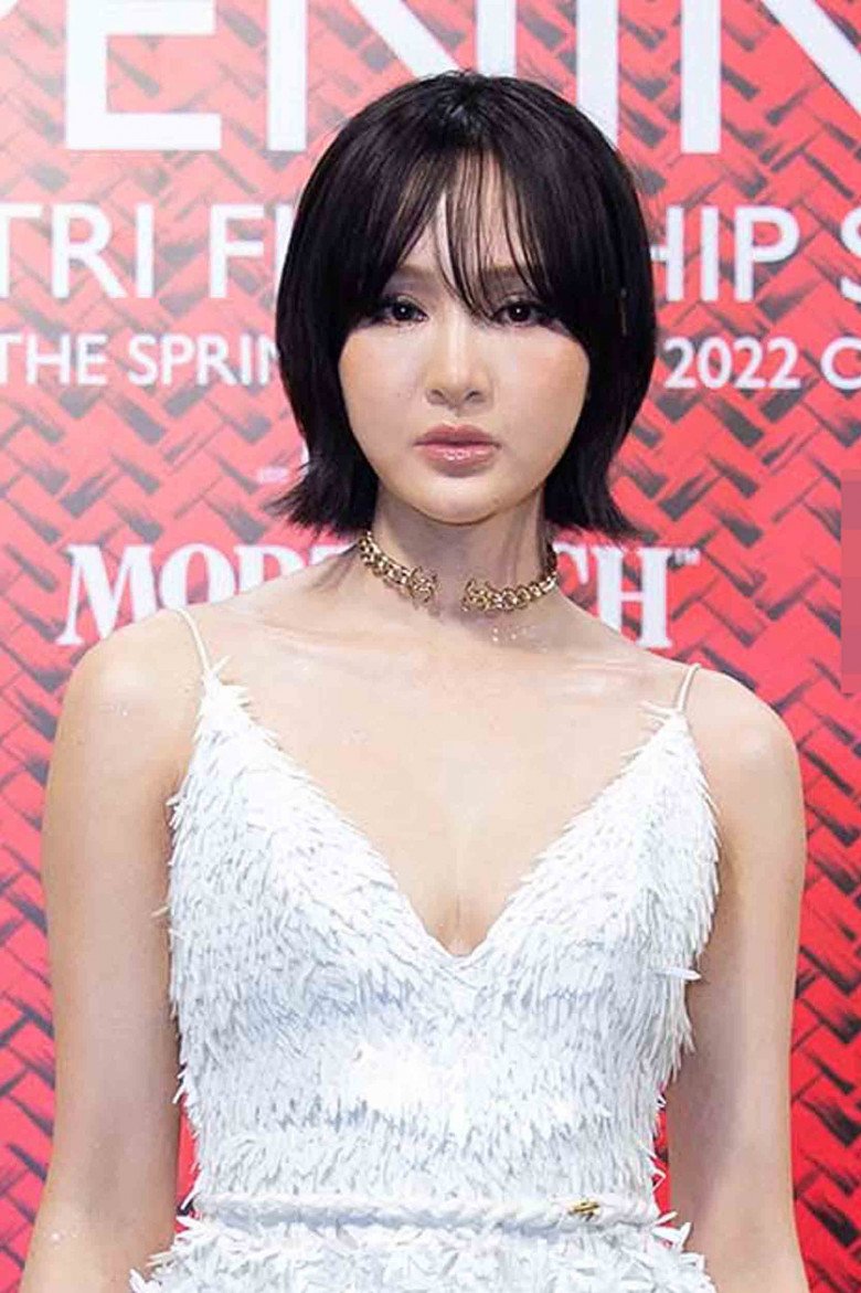 Thế nhưng, cô cũng gặp tình trạng hệt như Đoàn Di Băng với làn da trông nhăn nheo, gương mặt lại cứng đờ.