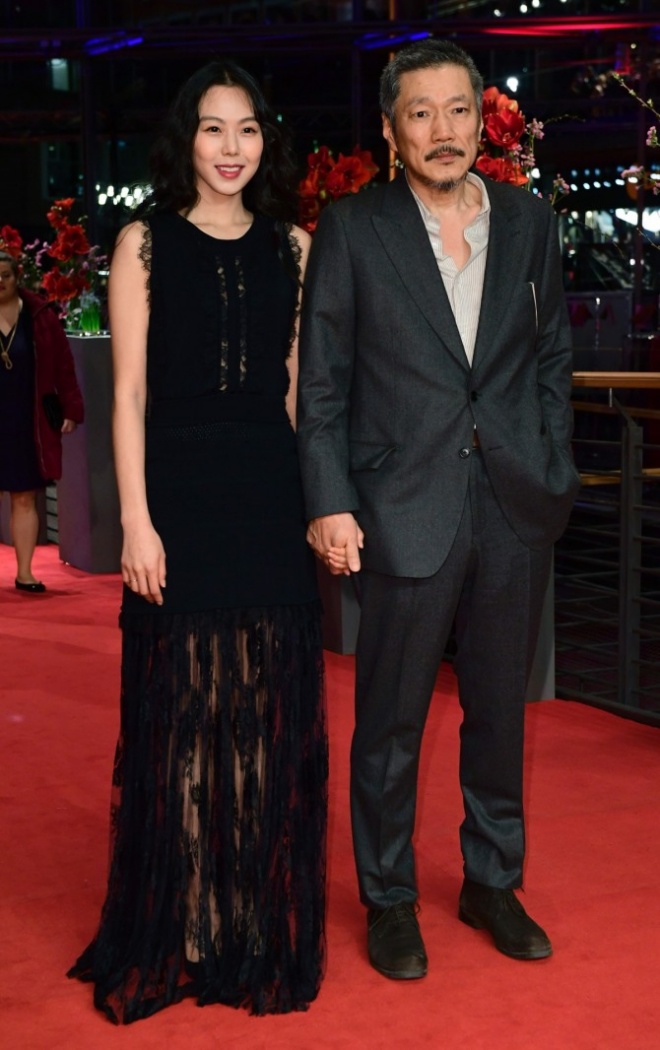 Sau 7 năm, Kim Min Hee và Hong Sang Soo vẫn bên nhau dù từng dính tin chia tay.
