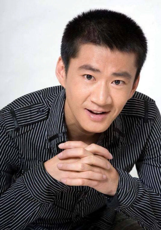 Anh hết thời, không có việc làm.