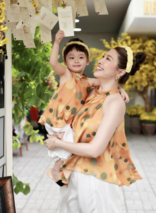 Hiện tại, cô làm mẹ đơn thân chăm sóc con gái nhỏ là bé Ốc.