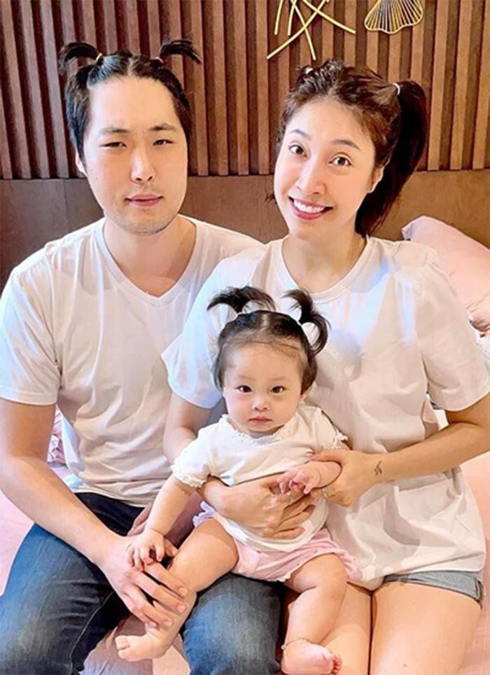 Năm 2022, Pha Lê gây bất ngờ khi thông báo ly hôn sau 2 năm chung sống với chồng doanh nhân người Mỹ gốc Hàn.