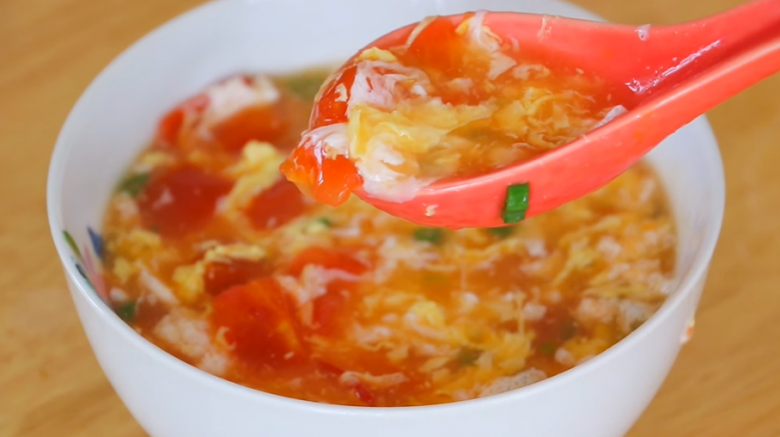 Canh cà chua trứng nấu kiểu này nước dùng ngọt lịm, trứng nổi vân đẹp mê ly - 12