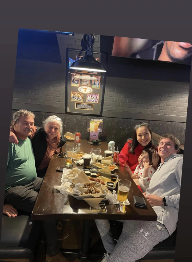 Mối quan hệ tốt đẹp của Hoàng Oanh với gia đình chồng cũ khiến nhiều người ngưỡng mộ.