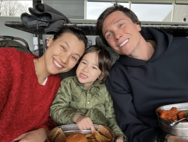 XEM VIDEO: Hoàng Oanh và con trai vui vẻ chơi đùa với Jack Cole trên đất Mỹ.