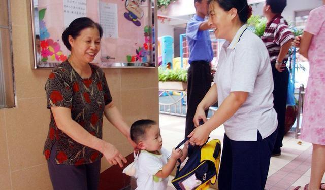 Ông bố luôn đón con sớm mỗi ngày, lời nói vô tình của đứa trẻ tiết lộ sự thật khiến mẹ tức điên - 5