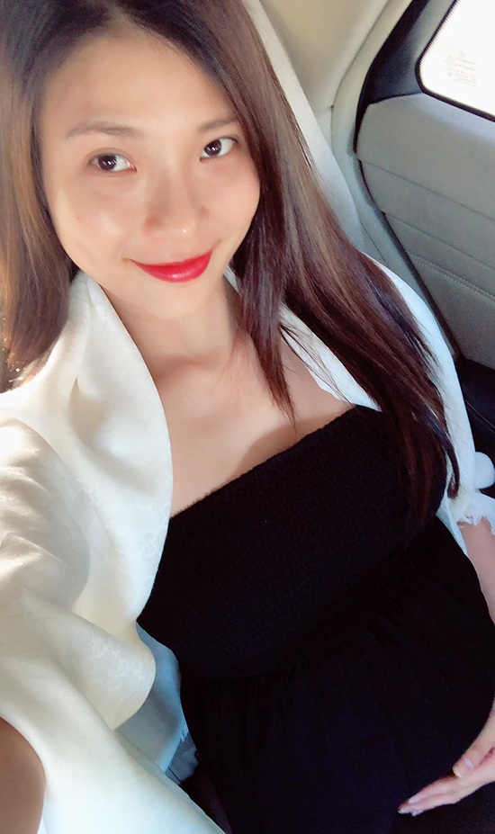 Lần đầu mang thai khi bầu 5 tháng, Thuý Diễm vẫn chăm chỉ tham gia các gameshow, thi hát.