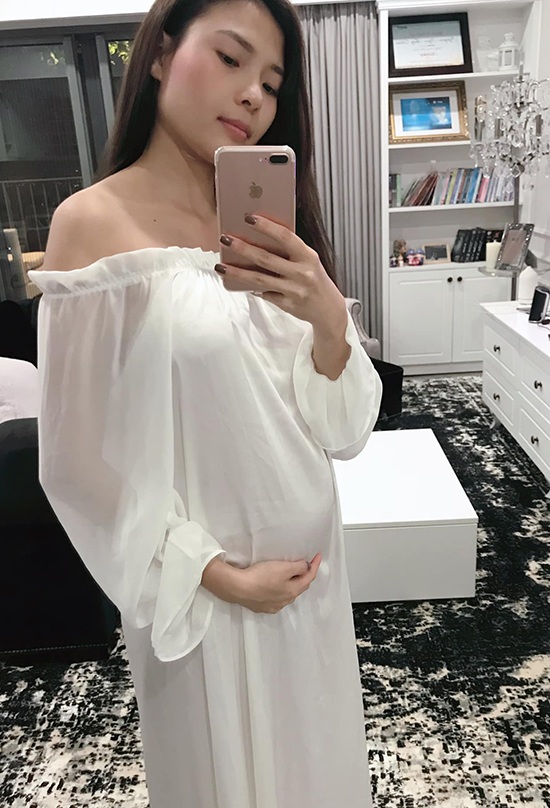 Thúy Diễm mang thai lần 1 sang tận Mỹ sinh con, dự định xây xong biệt thự báo hiếu mẹ mới bầu lần 2 - 1