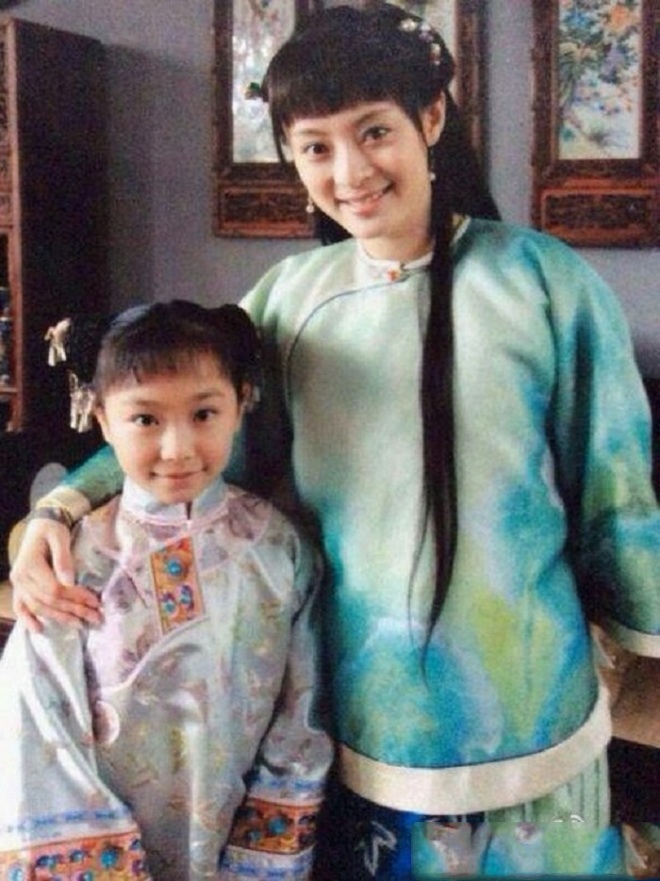 Tôn Lệ có cô em gái cùng cha khác mẹ Tôn Diễm.