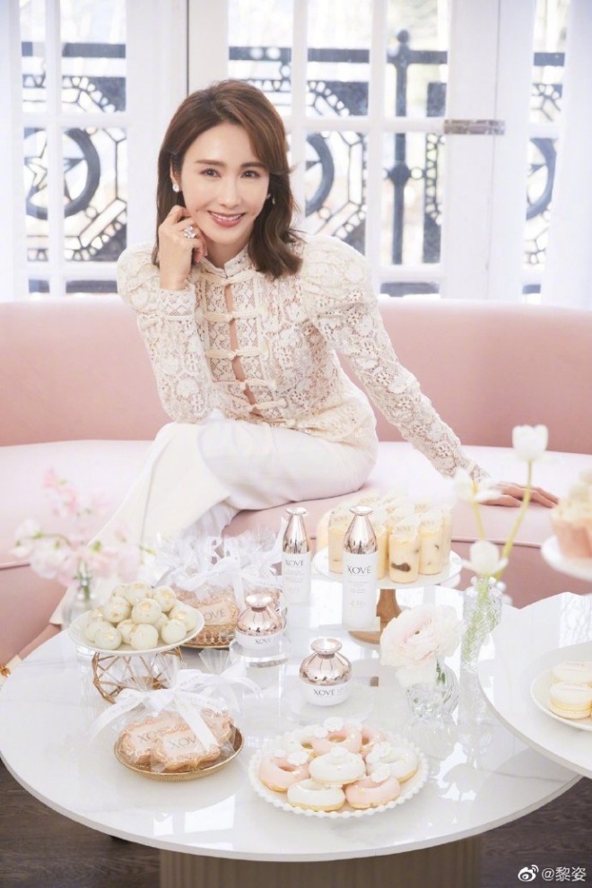 Hình ảnh xinh đẹp, không tỳ vết của Lê Tư trong ảnh đã được photoshop kỹ càng.