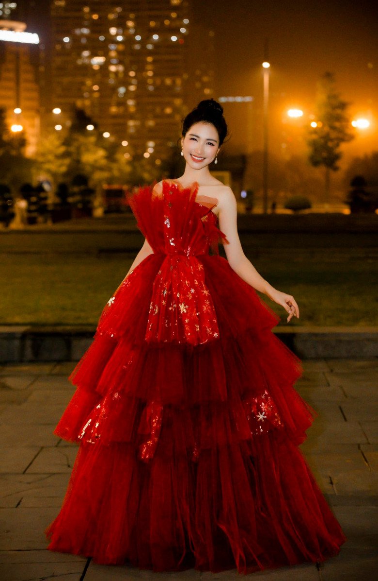 Hòa Minzy là ca sĩ quen thuộc tại các đêm nhạc với mức cát-xê từng được cho là nửa tỷ.