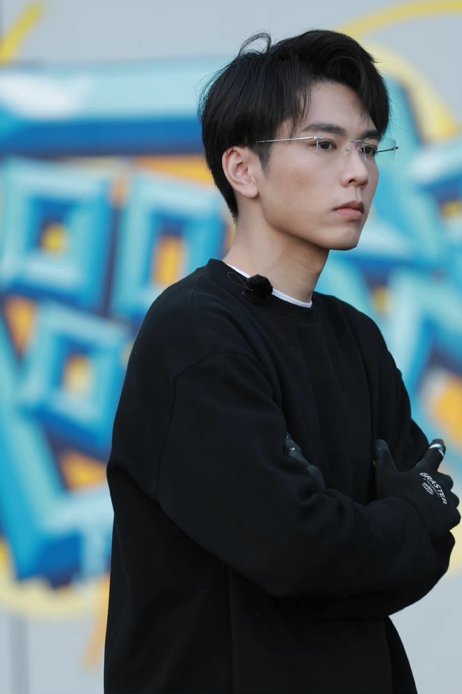 Trần Thập Tam năm nay mới 29 tuổi và là nghệ sĩ trẻ.