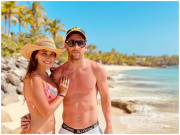 Bà bầu - Vợ Messi sau 3 lần sinh nở vóc dáng vẫn săn chắc, thoải mái mặc bikini không lo lộ mỡ thừa