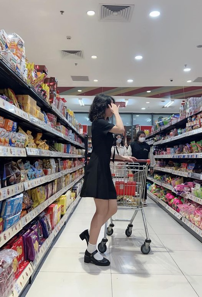 Nhím amp;#34;Bố ơi mình đi đâu thếamp;#34; - con gái Hồng Đăng: Má lúm xinh đẹp, cao hơn mẹ nhưng bị nói amp;#34;như da bọc xươngamp;#34; - 4