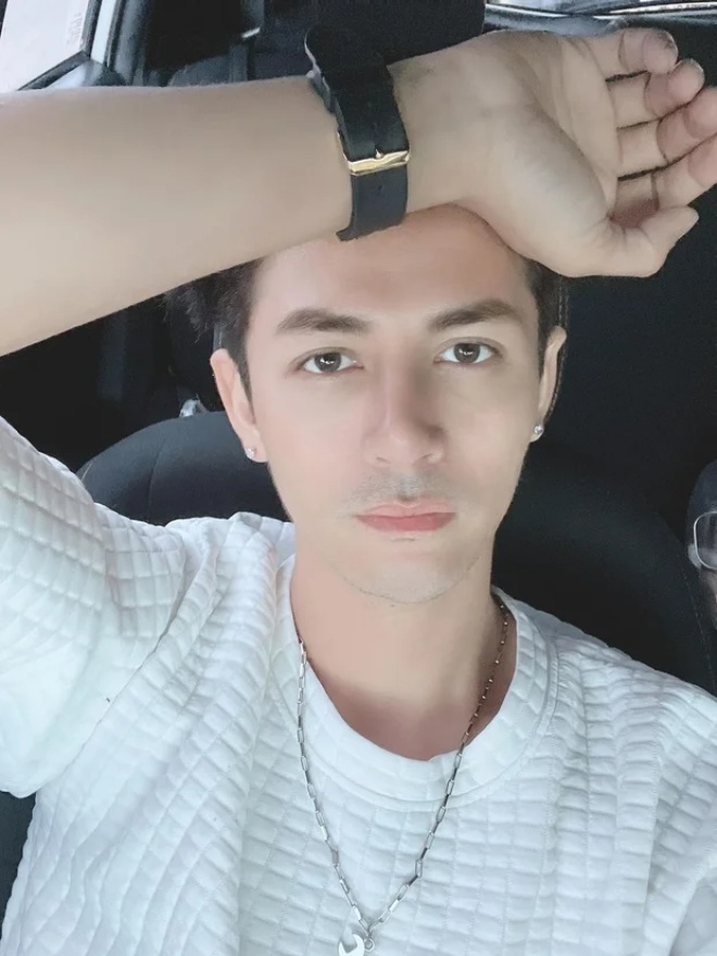 New ra đi khi con còn thơ dại thậm chí chưa được gặp mặt bố.