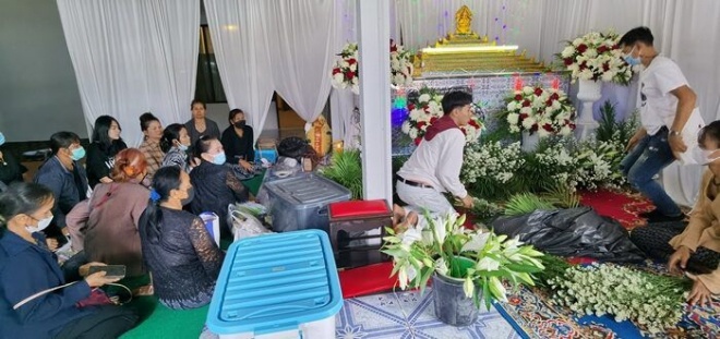 Hình ảnh trong đám tang của nam ca sĩ.