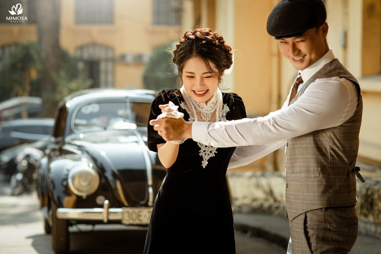 Vợ chồng diễn viên Duy Hưng “tình bể tình” trong bộ ảnh cưới đậm chất cổ điển