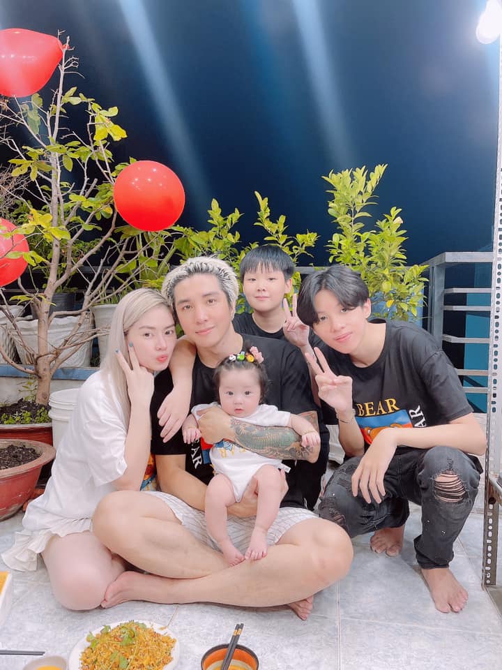 Khung cảnh gia đình hạnh phúc của Lâm Chấn Khang khiến nhiều người ngưỡng mộ.