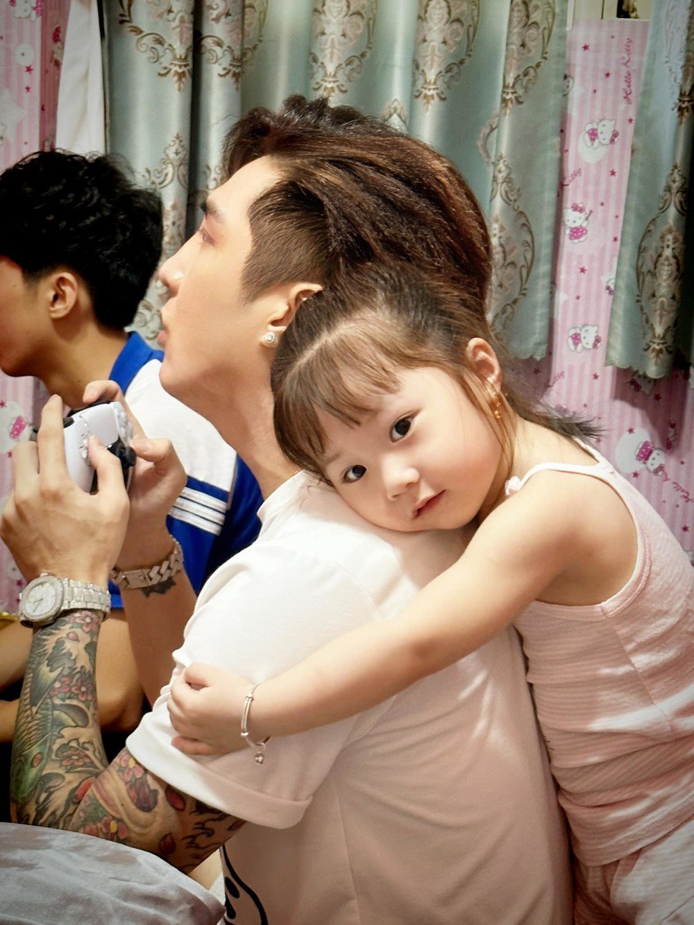 Lâm Chấn Khang vô cùng yêu thương ái nữ vì đã đợi hơn 10 năm mới có con gái.