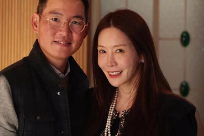 Anh trông khá điển trai và ấm áp.