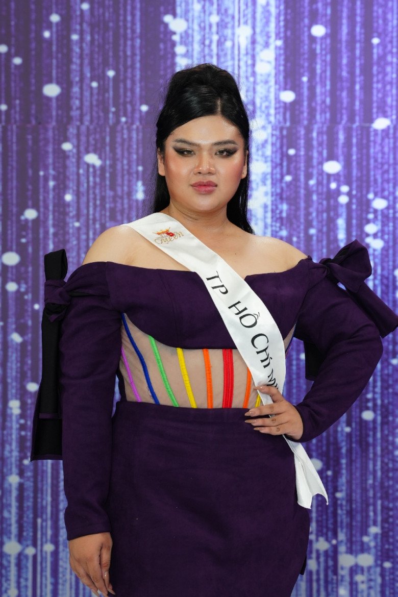 Nữ BTV chuyển giới cực xinh làm khán giả xuýt xoa tại cuộc thi của Hoa hậu Hương Giang - 11