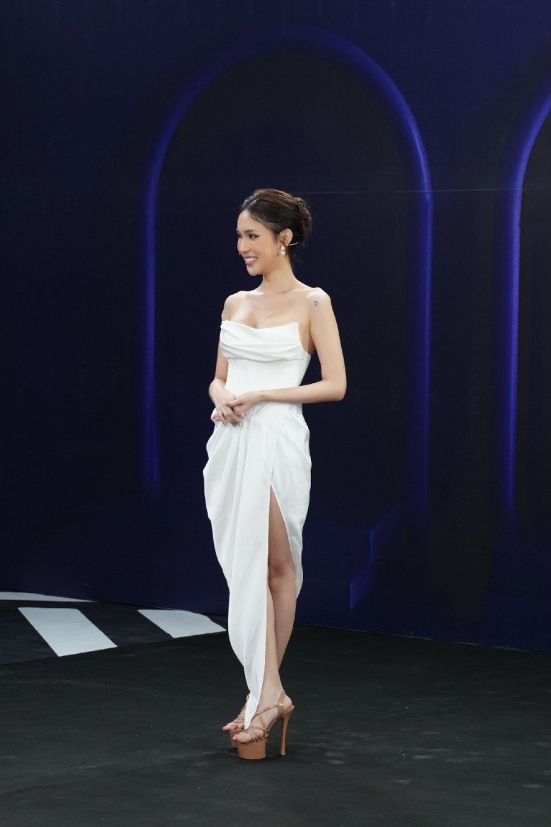 Nữ BTV chuyển giới cực xinh làm khán giả xuýt xoa tại cuộc thi của Hoa hậu Hương Giang - 9