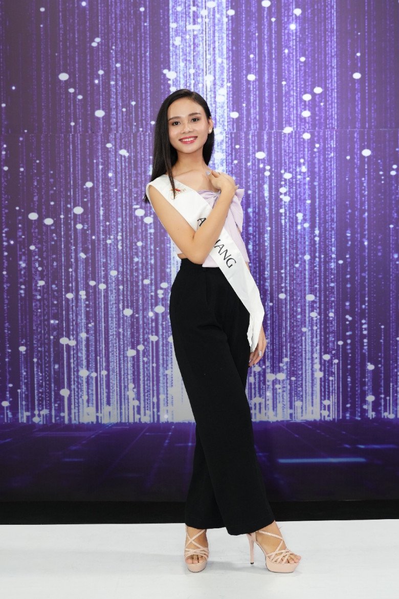 Nữ BTV chuyển giới cực xinh làm khán giả xuýt xoa tại cuộc thi của Hoa hậu Hương Giang - 8