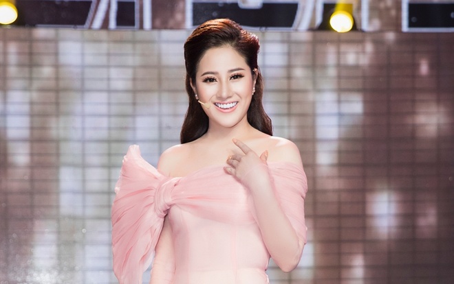 Cô gây ấn tượng và được nhiều người biết đến hơn khi tham gia cuộc thi Solo cùng Bolero.